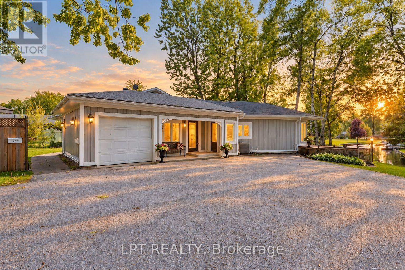 204 THE QUEENSWAY S, Georgina, Ontario