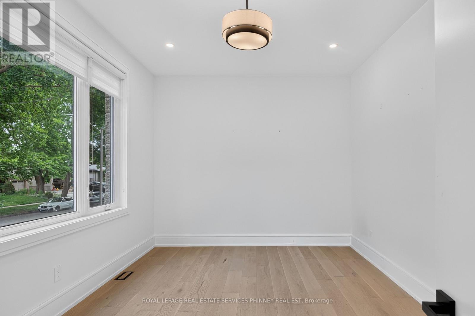 1438 Garnet Avenue, Mississauga, Ontario  L5G 4C6 - Photo 4 - W13489206