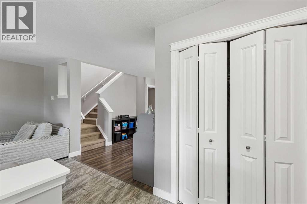 33 Legacy Gate Se, Calgary, Alberta  T2X 0W3 - Photo 5 - A2343633
