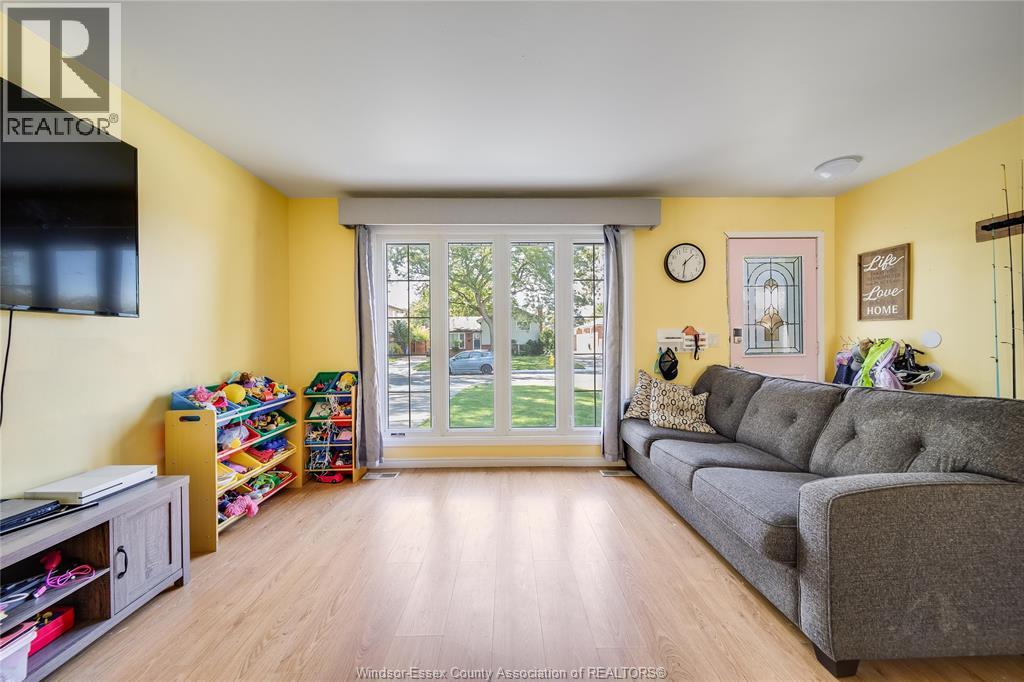 368 Carling Crescent, Windsor, Ontario  N8S 3X8 - Photo 4 - 26022569
