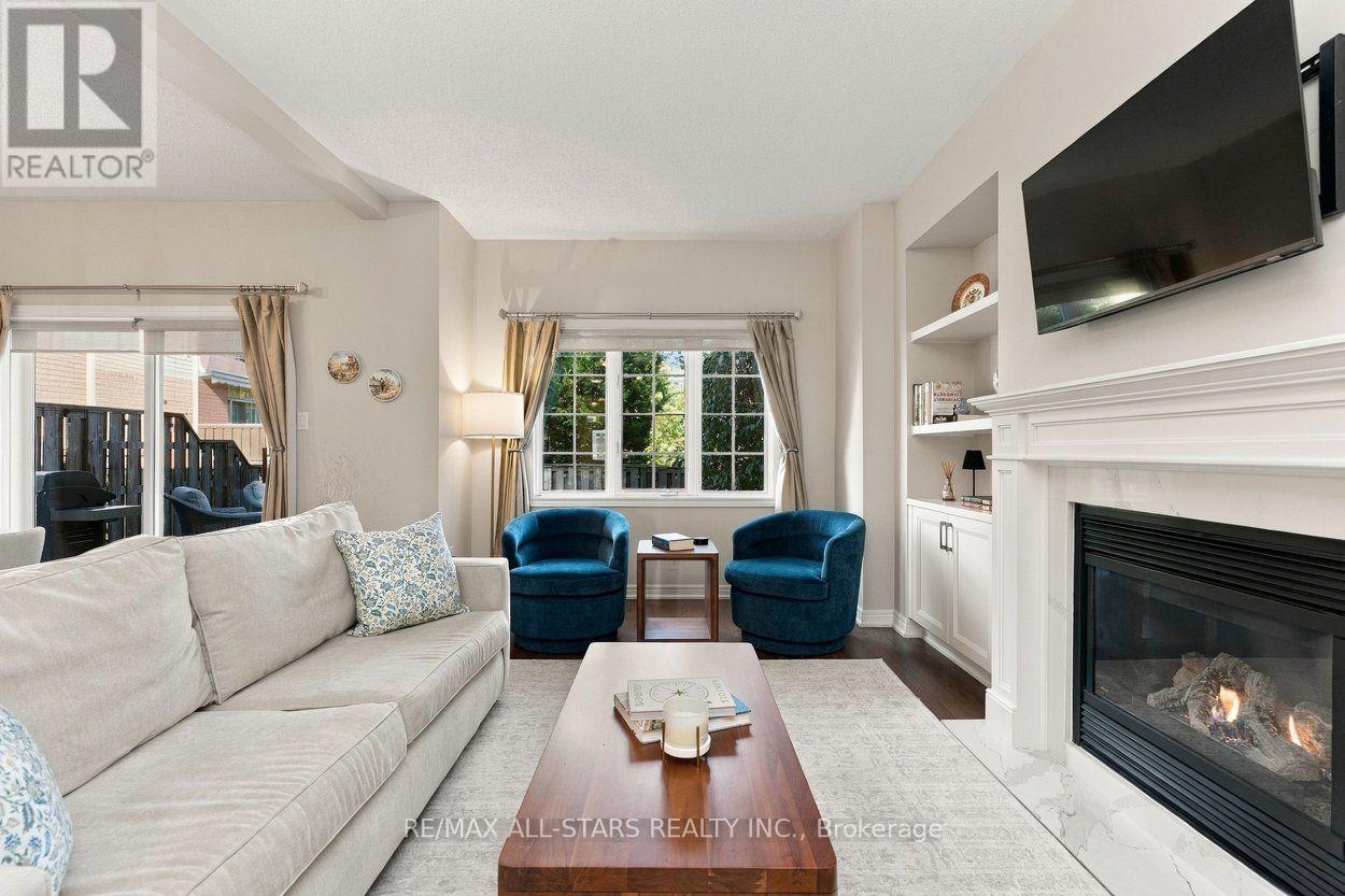39 Louisbourg Way, Markham (Greensborough), Ontario  L6E 2A2 - Photo 3 - N13789878