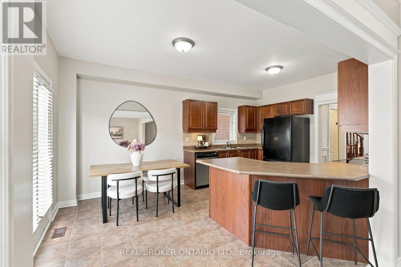 621 Society Crescent, Newmarket (Summerhill Estates), Ontario  L3X 2V8 - Photo 15 - N13789888