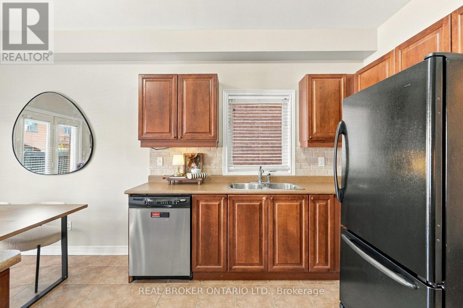 621 Society Crescent, Newmarket (Summerhill Estates), Ontario  L3X 2V8 - Photo 17 - N13789888