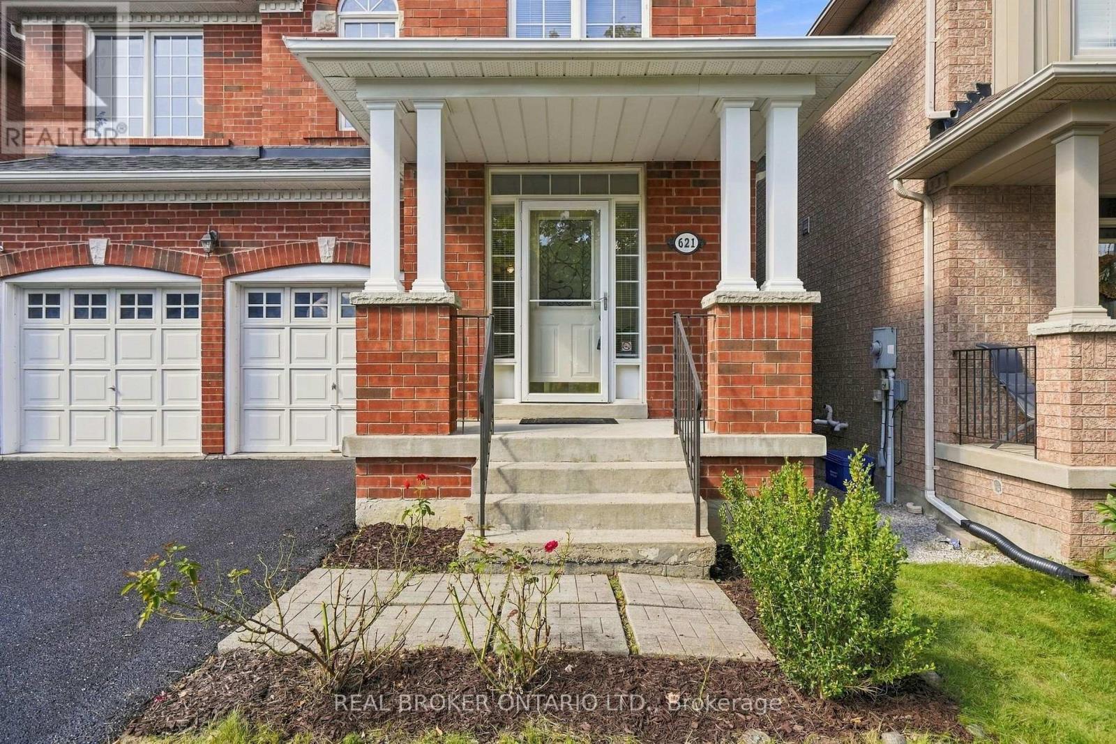 621 Society Crescent, Newmarket (Summerhill Estates), Ontario  L3X 2V8 - Photo 3 - N13789888