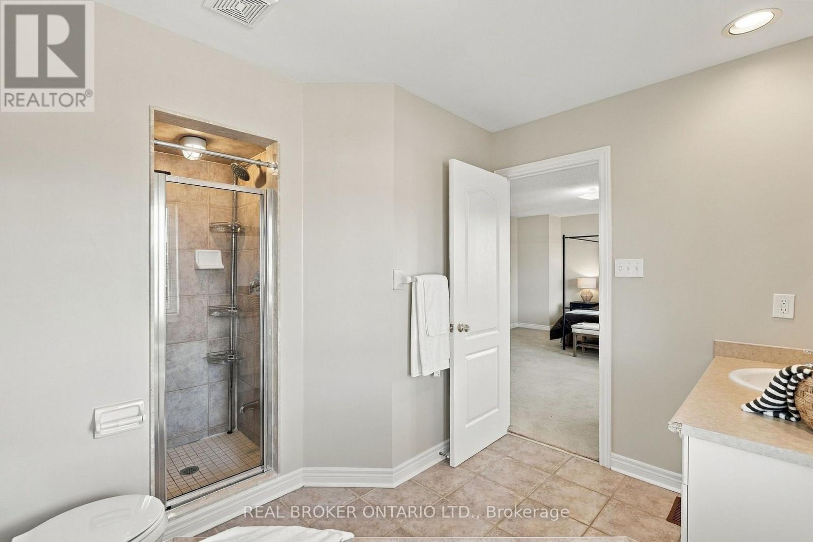 621 Society Crescent, Newmarket (Summerhill Estates), Ontario  L3X 2V8 - Photo 36 - N13789888