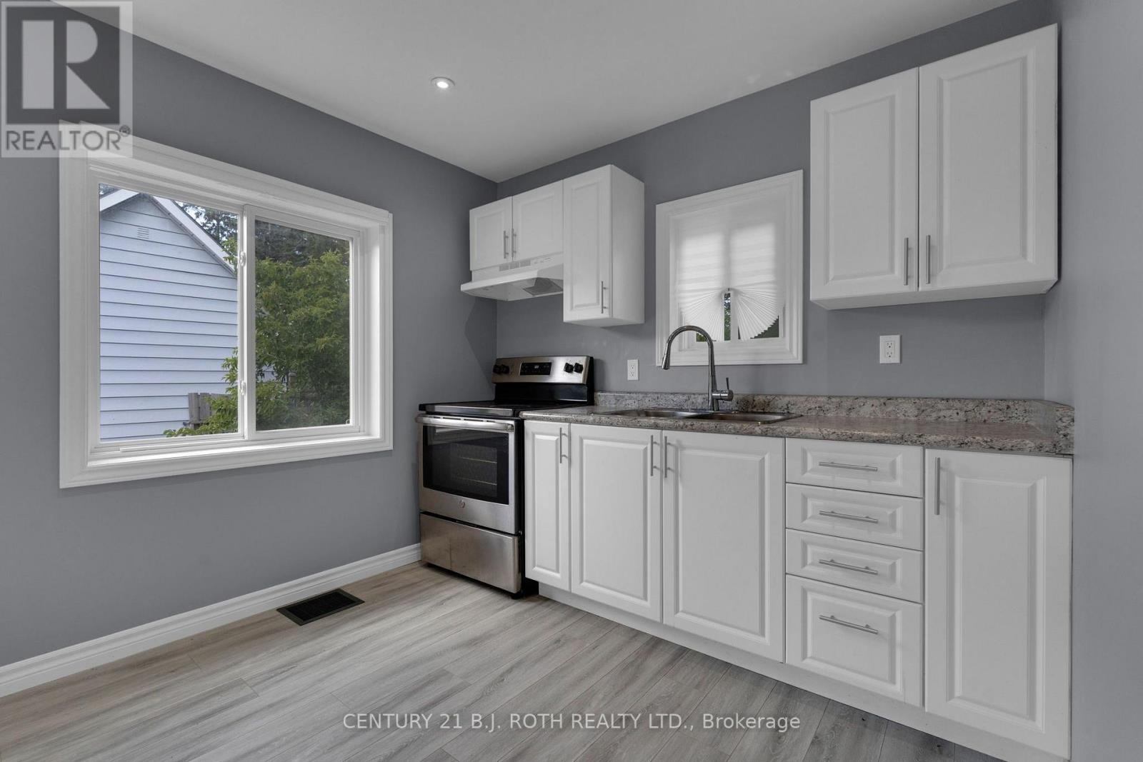 Units 1 + 2 + Coach House - 12 Dufferin Street, Barrie (Sanford), Ontario  L4N 2J7 - Photo 3 - S13789900