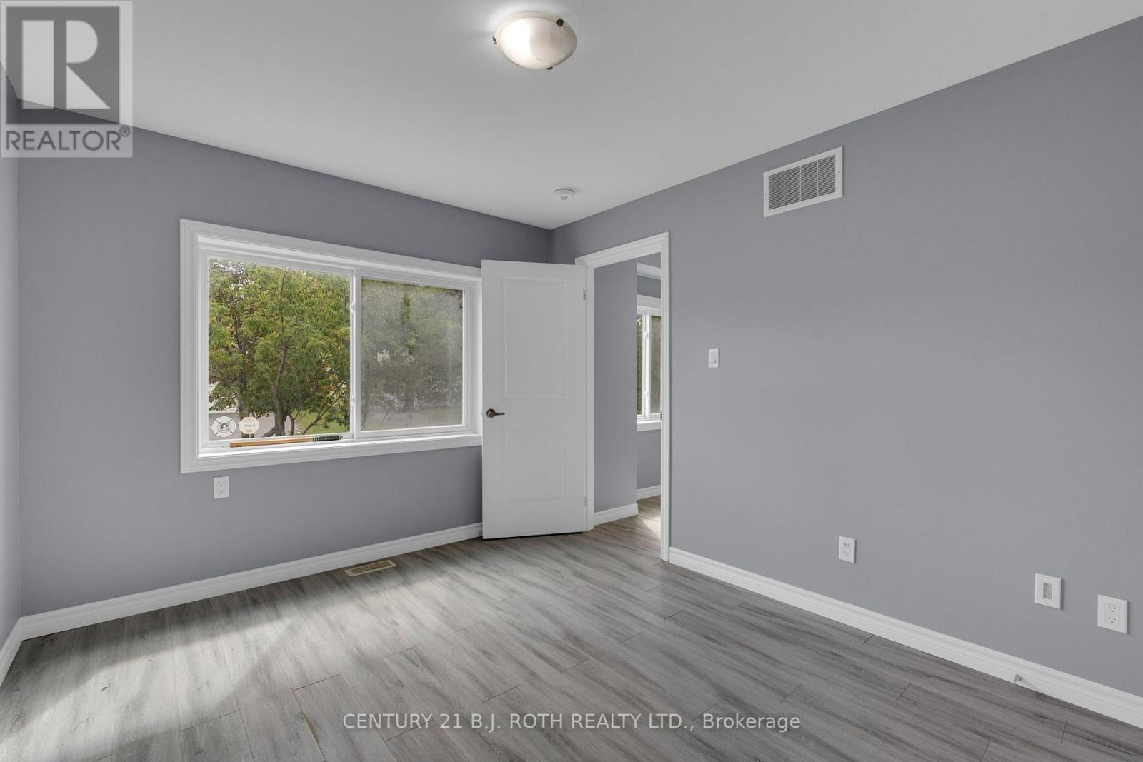 Units 1 + 2 + Coach House - 12 Dufferin Street, Barrie (Sanford), Ontario  L4N 2J7 - Photo 7 - S13789900