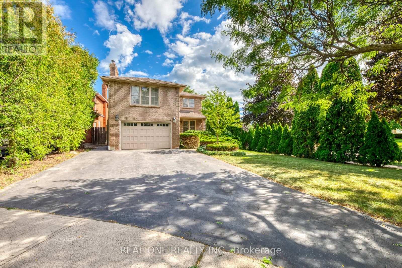1384 Bramblewood Green, Oakville (Ga Glen Abbey), Ontario  L6M 2R5 - Photo 2 - W13789874