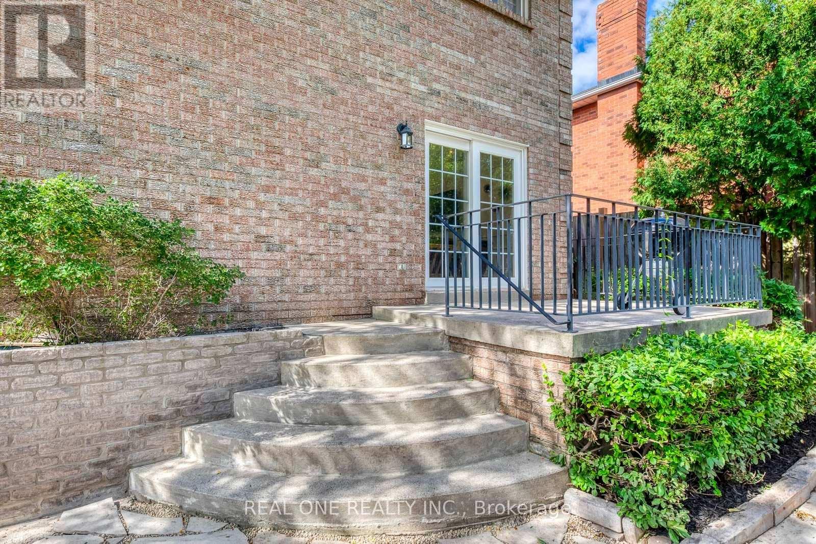1384 Bramblewood Green, Oakville (Ga Glen Abbey), Ontario  L6M 2R5 - Photo 44 - W13789874