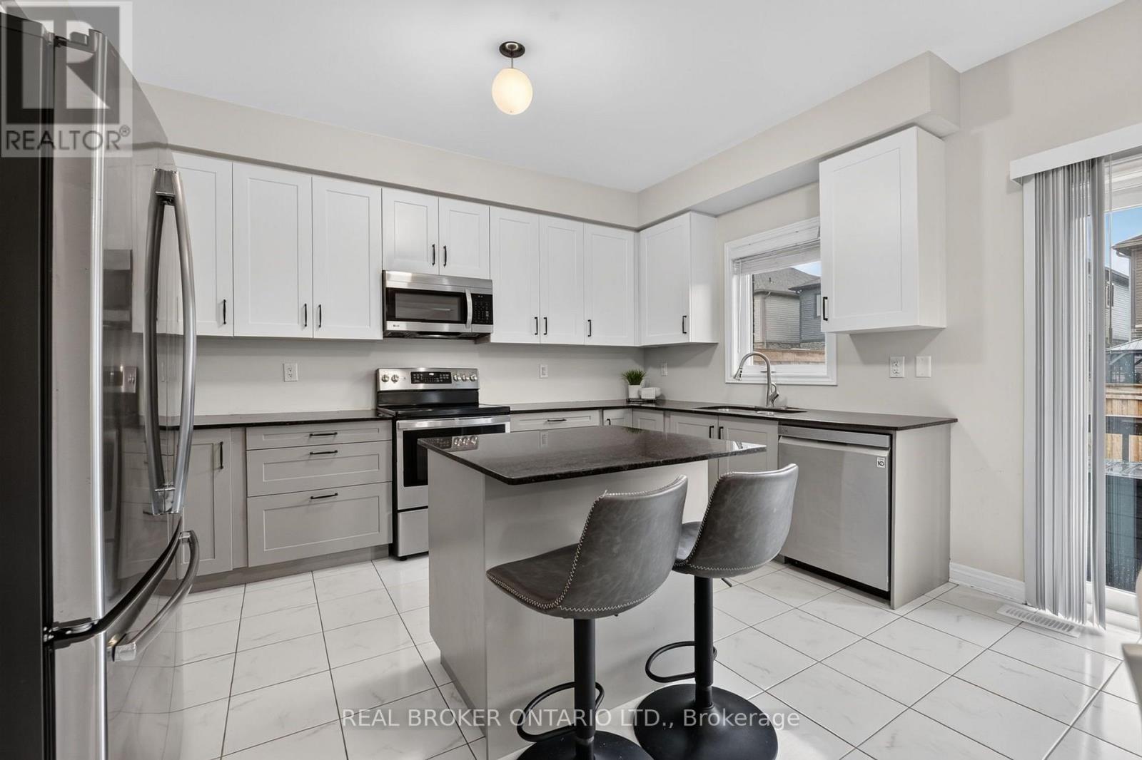 205 Shoreview Drive, Welland, Ontario  L3B 0H3 - Photo 4 - X13789848