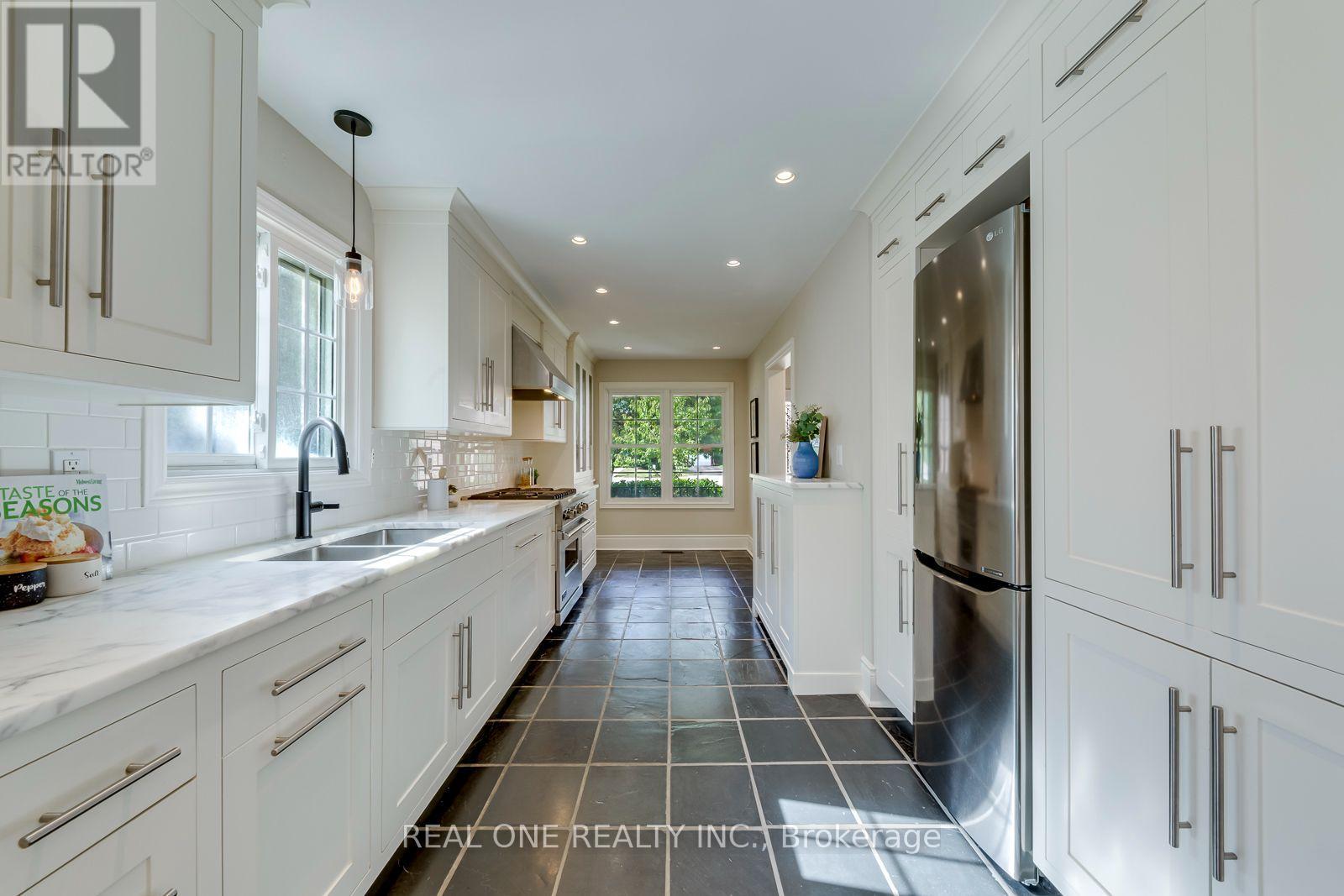 1384 Bramblewood Green, Oakville (Ga Glen Abbey), Ontario  L6M 2R5 - Photo 12 - W13789874