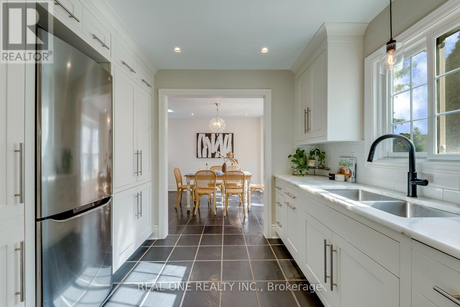 1384 Bramblewood Green, Oakville (Ga Glen Abbey), Ontario  L6M 2R5 - Photo 15 - W13789874