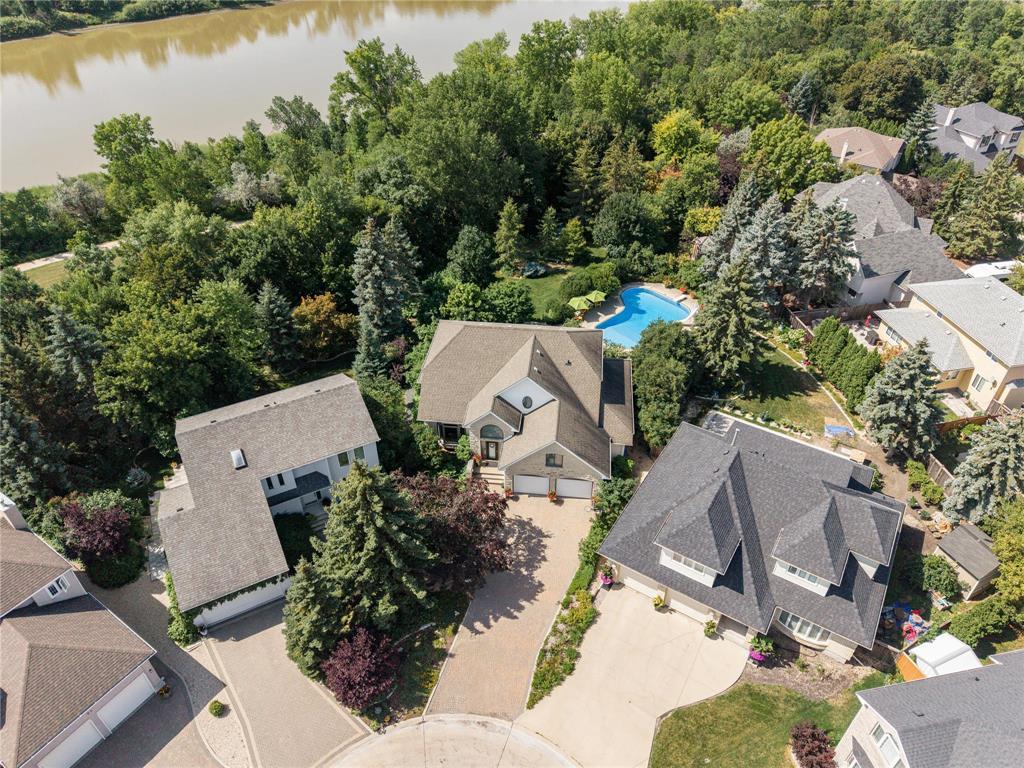 103 Normand Park Drive, Winnipeg, Manitoba R2N 3C6 - Photo 1 - 202621058