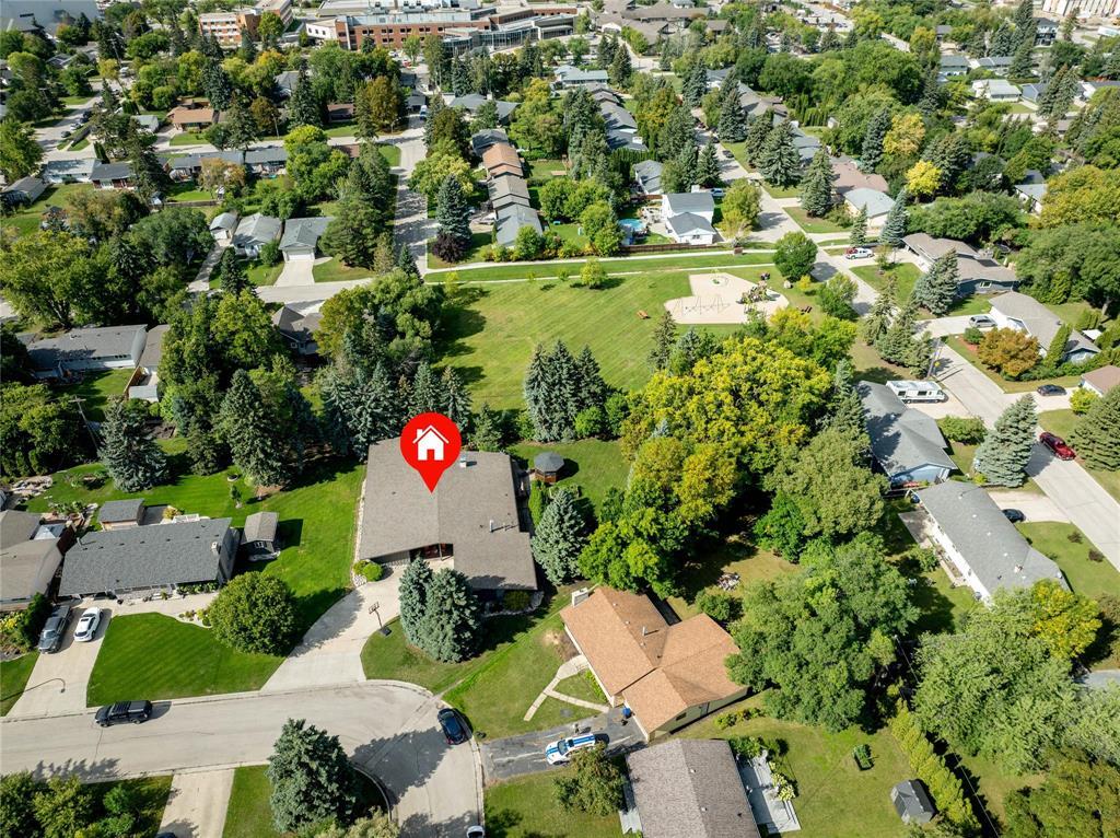 10 Pine Crescent, Steinbach, Manitoba  R5G 0G7 - Photo 4 - 202622641