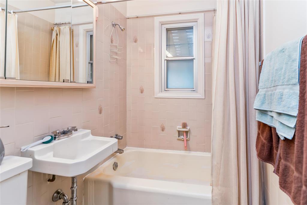 332 Marjorie Street, Winnipeg, Manitoba  R3J 1R4 - Photo 13 - 202623280