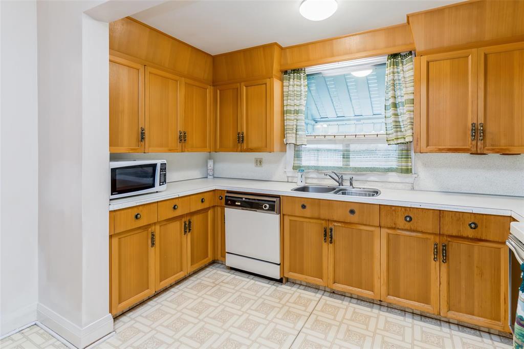 332 Marjorie Street, Winnipeg, Manitoba  R3J 1R4 - Photo 6 - 202623280