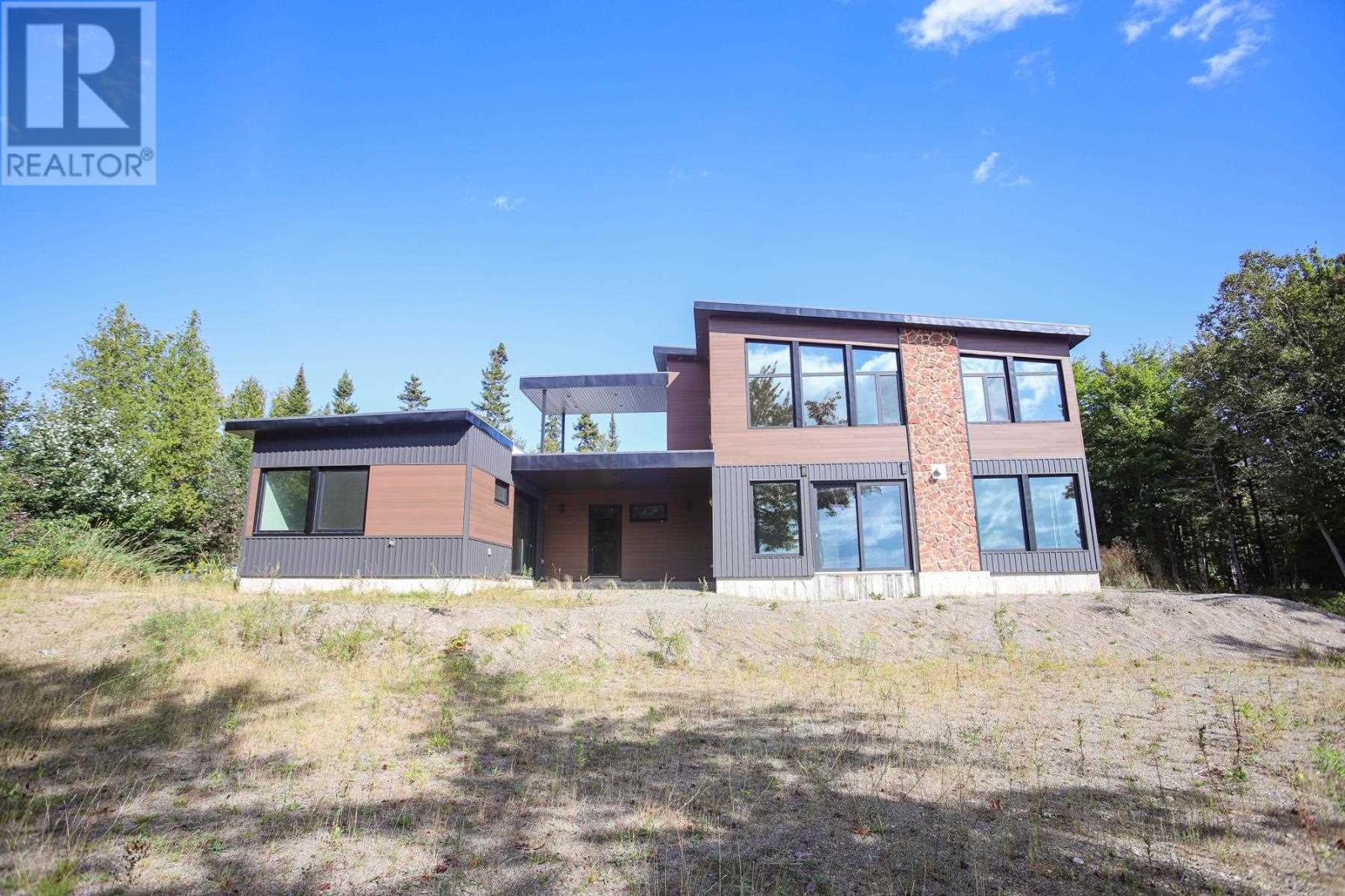 937 Sunnyside Beach Rd, Sault Ste. Marie, Ontario  P6A 6K4 - Photo 1 - SM262560