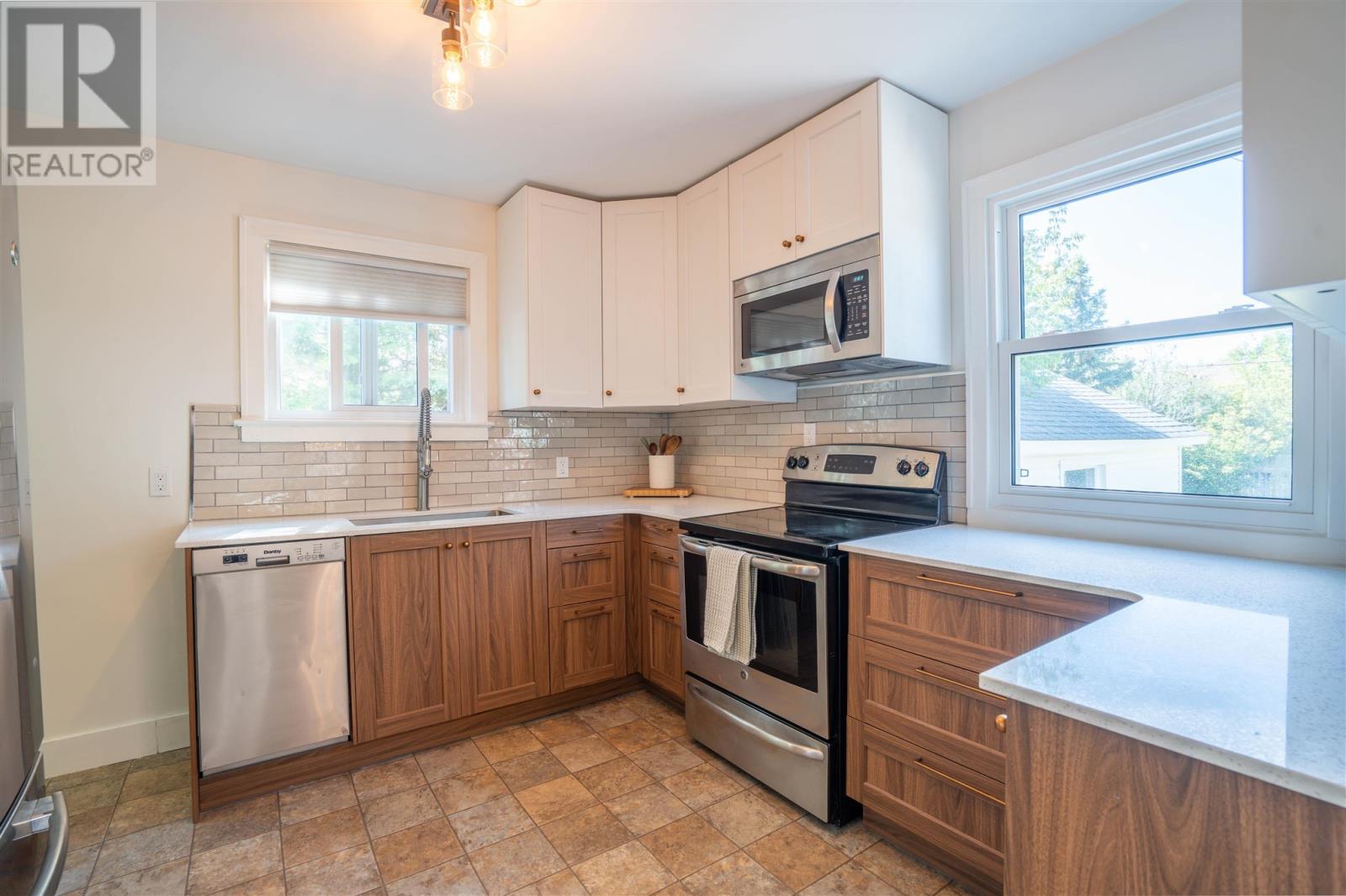 35 Bellevue Ave, Sault Ste. Marie, Ontario  P6B 2V9 - Photo 12 - SM262564