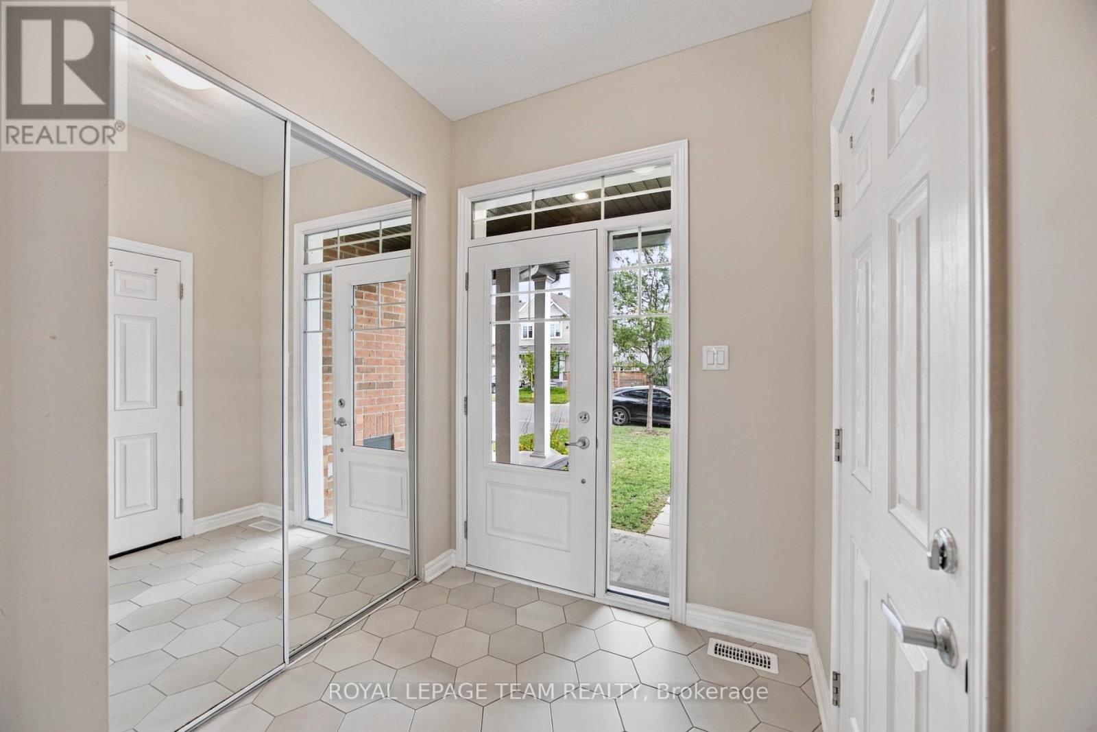 183 Bandelier Way, Ottawa, Ontario  K2S 2J5 - Photo 5 - X13790234