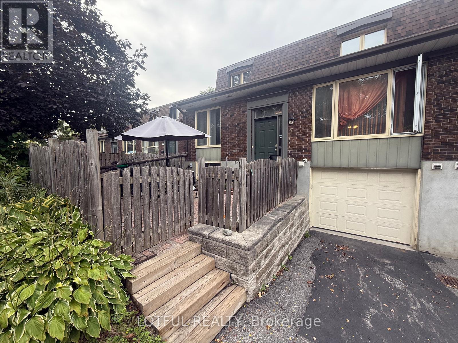 7 Viewpointe Private, Ottawa, Ontario  K1V 1M5 - Photo 2 - X13790316