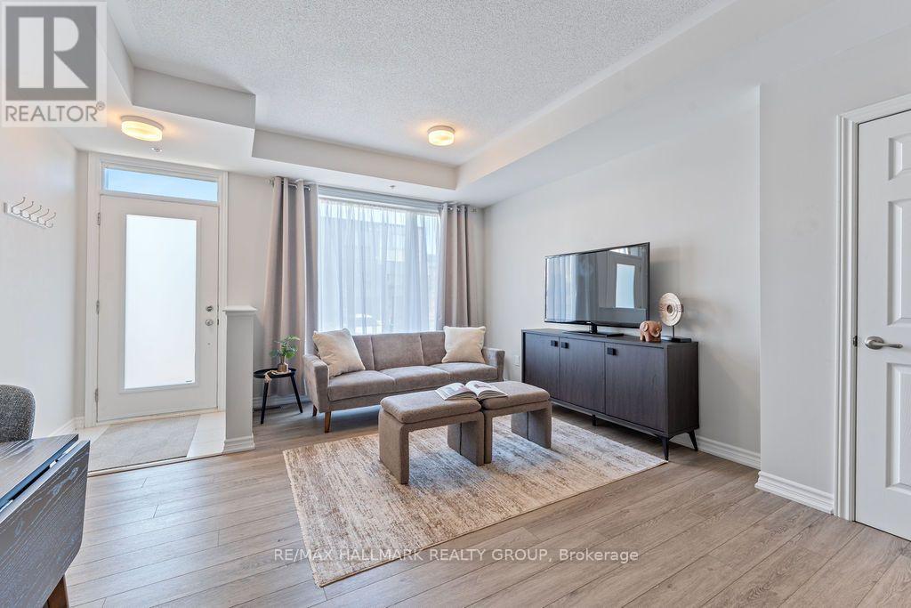 710 Kizis Private, Ottawa, Ontario  K1K 5A8 - Photo 2 - X13790360