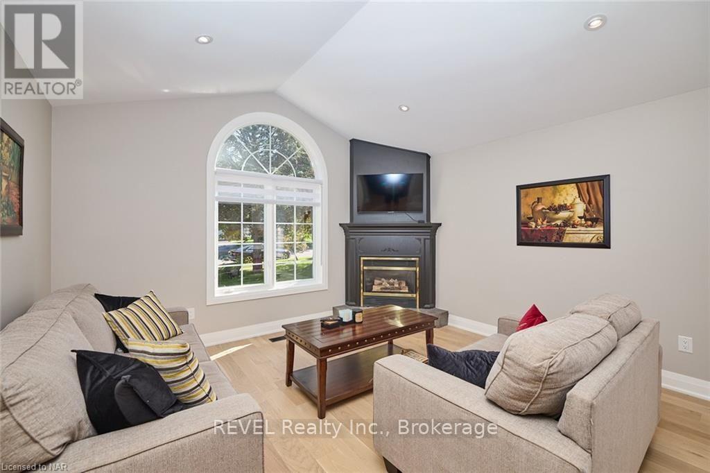 26 Oakridge Boulevard, Pelham, Ontario  L0S 1E5 - Photo 6 - X13790344