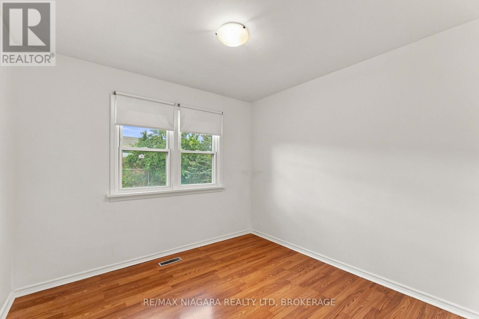 29 Glengarry Road, St. Catharines, Ontario  L2T 2T9 - Photo 10 - X13790424