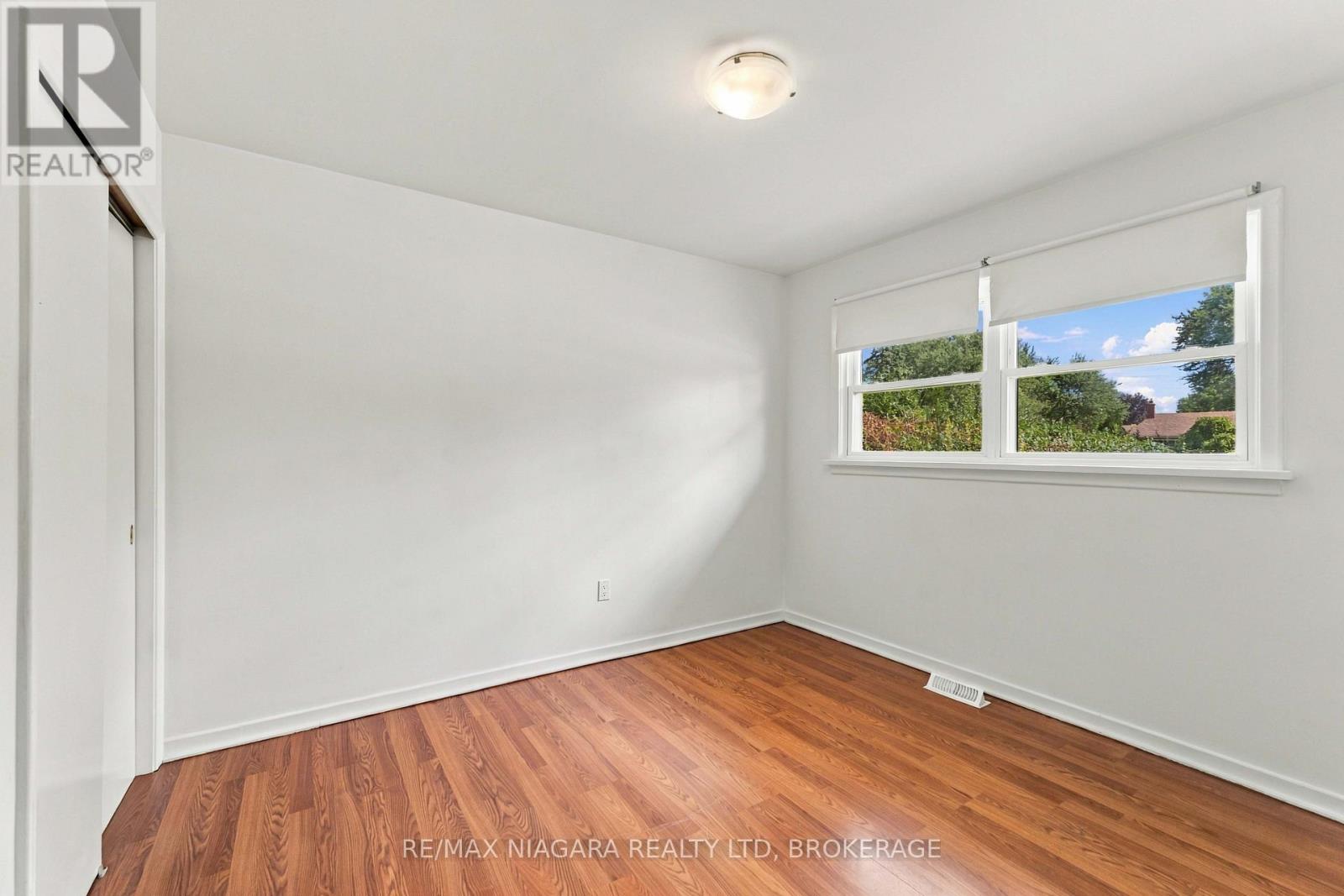 29 Glengarry Road, St. Catharines, Ontario  L2T 2T9 - Photo 11 - X13790424
