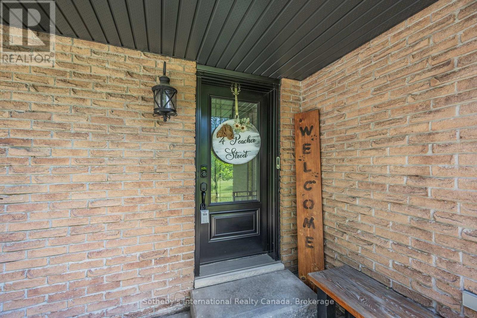 4 Peacher Street, Springwater, Ontario  L9X 0W6 - Photo 5 - S13789958