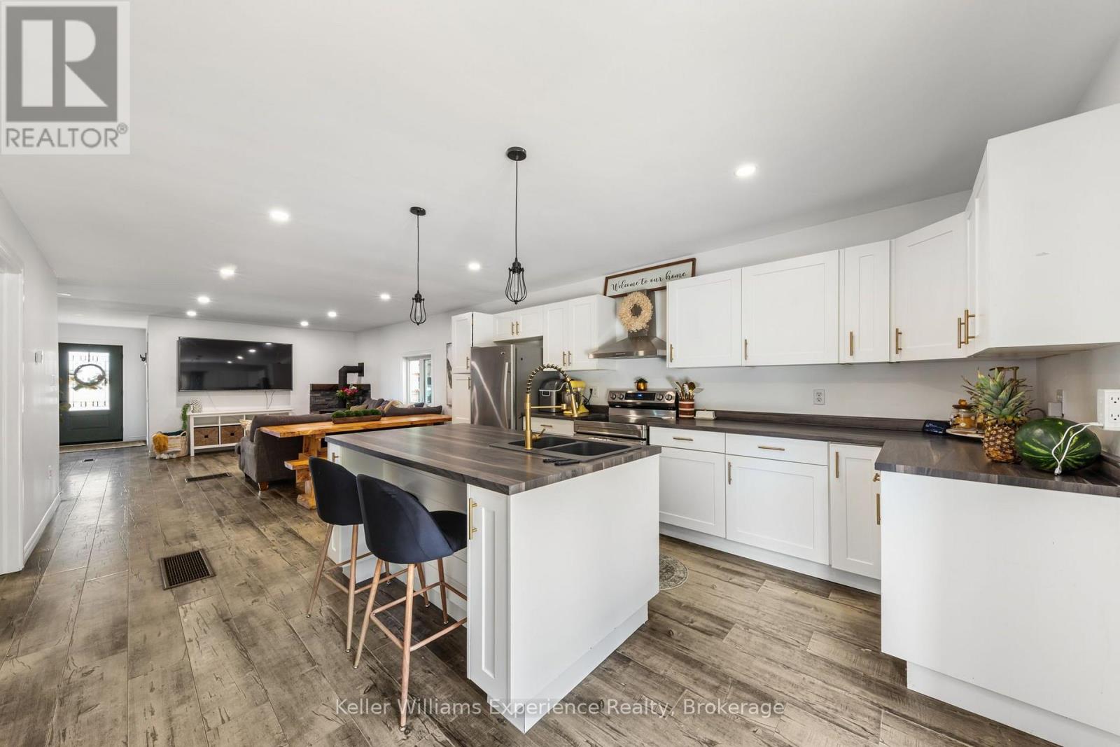 5691 Penetanguishene Road, Springwater, Ontario  L0L 1P0 - Photo 17 - S13789966