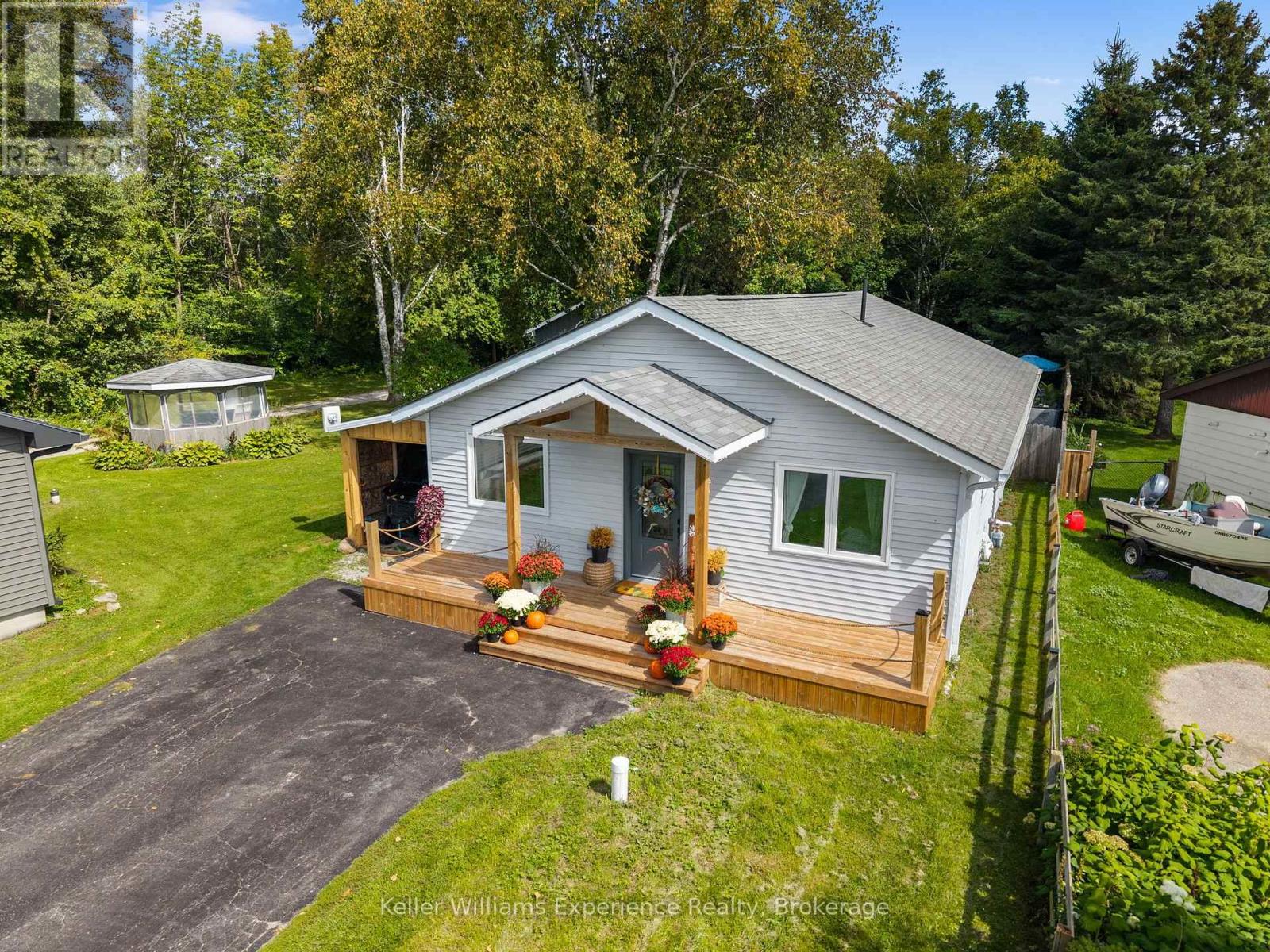 5691 Penetanguishene Road, Springwater, Ontario  L0L 1P0 - Photo 2 - S13789966