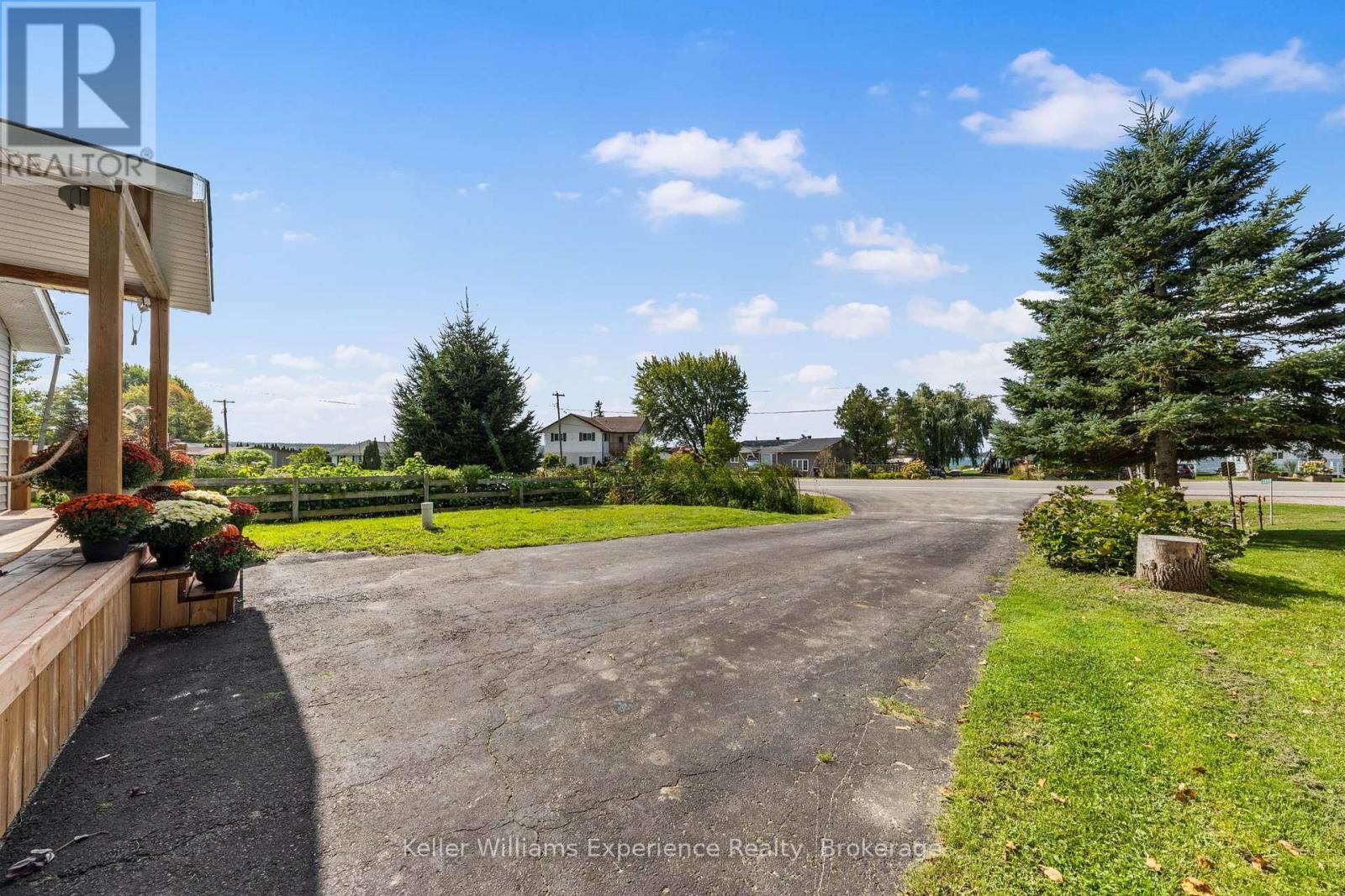 5691 Penetanguishene Road, Springwater, Ontario  L0L 1P0 - Photo 5 - S13789966