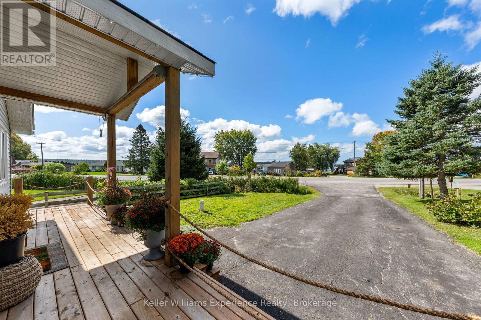 5691 Penetanguishene Road, Springwater, Ontario  L0L 1P0 - Photo 7 - S13789966