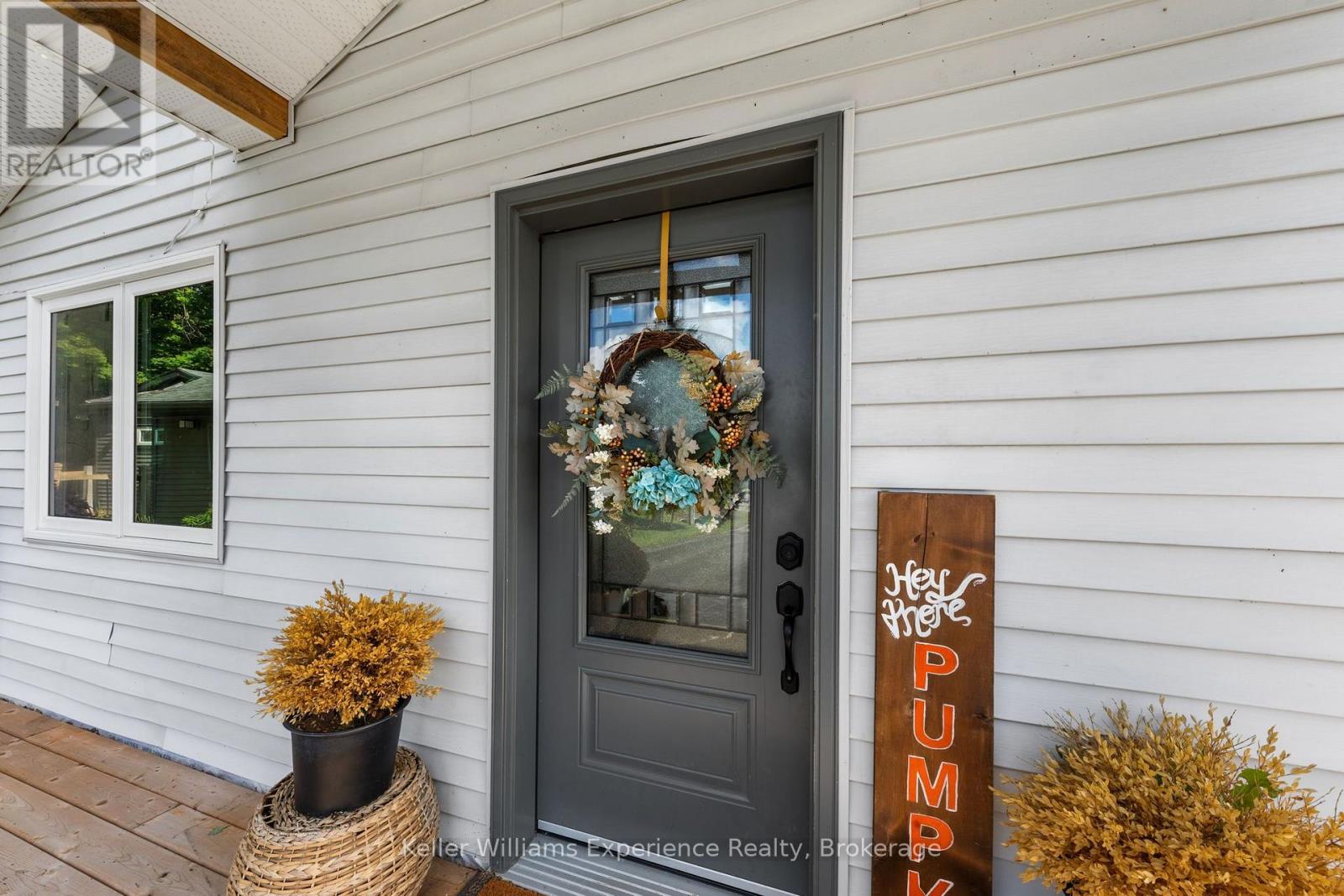 5691 Penetanguishene Road, Springwater, Ontario  L0L 1P0 - Photo 8 - S13789966