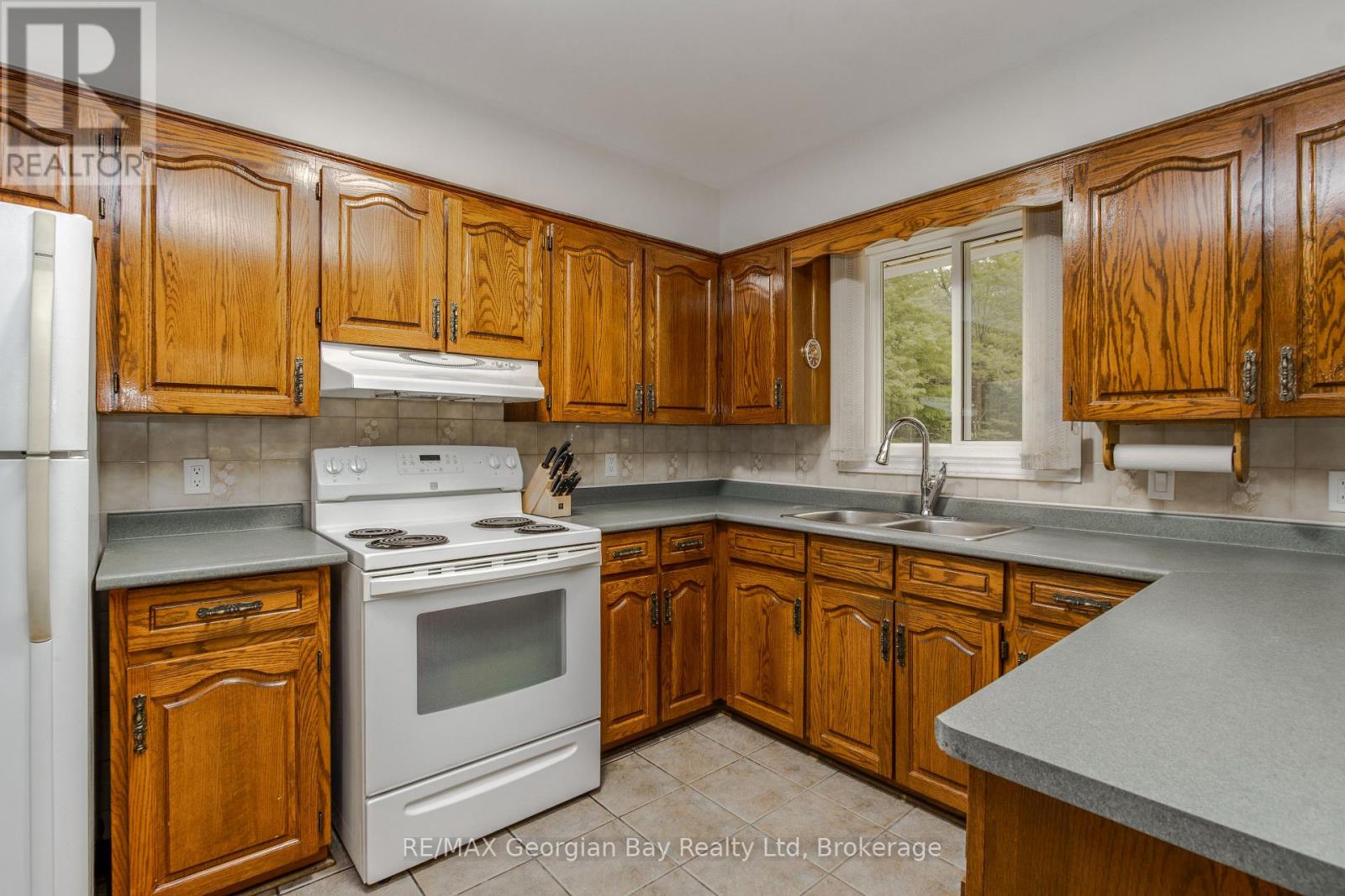 25 Albert Avenue, Tiny, Ontario  L0L 2J0 - Photo 8 - S13790182