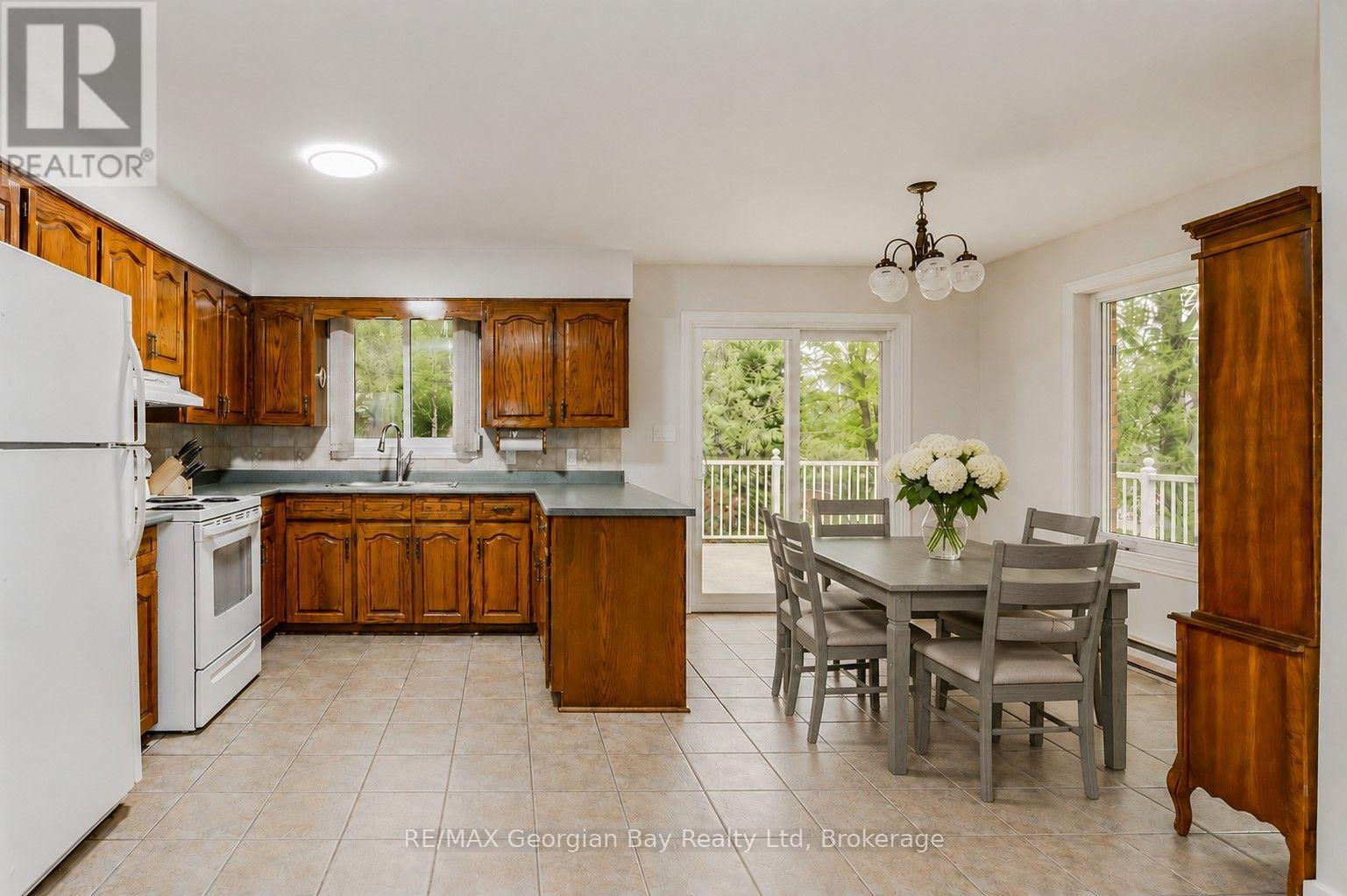 25 Albert Avenue, Tiny, Ontario  L0L 2J0 - Photo 9 - S13790182