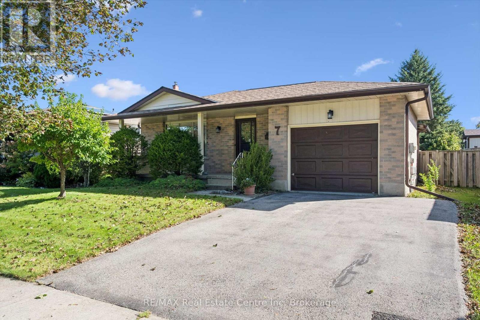 7 COUNTRYSIDE CRESCENT, Kitchener, Ontario