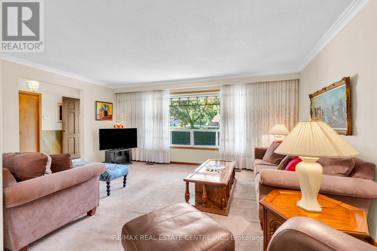 4 Dunreo Drive, Toronto (Downsview-Roding-Cfb), Ontario  M3L 2E9 - Photo 10 - W13790016