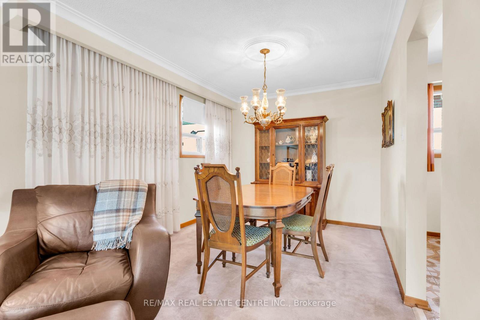 4 Dunreo Drive, Toronto (Downsview-Roding-Cfb), Ontario  M3L 2E9 - Photo 13 - W13790016