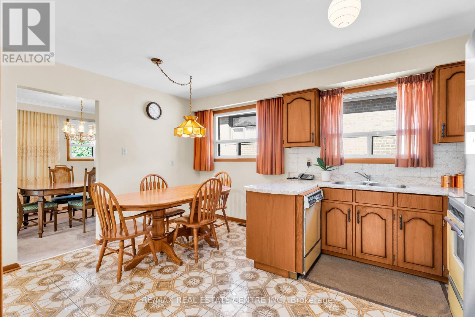4 Dunreo Drive, Toronto (Downsview-Roding-Cfb), Ontario  M3L 2E9 - Photo 14 - W13790016