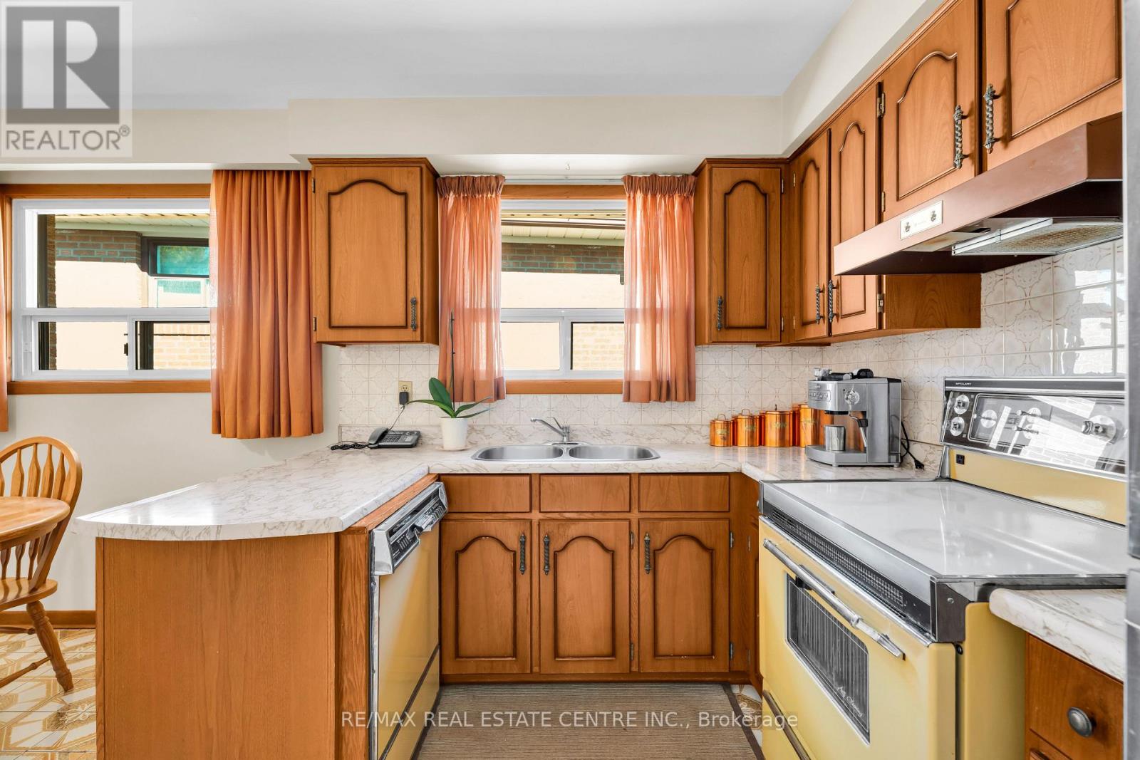 4 Dunreo Drive, Toronto (Downsview-Roding-Cfb), Ontario  M3L 2E9 - Photo 19 - W13790016