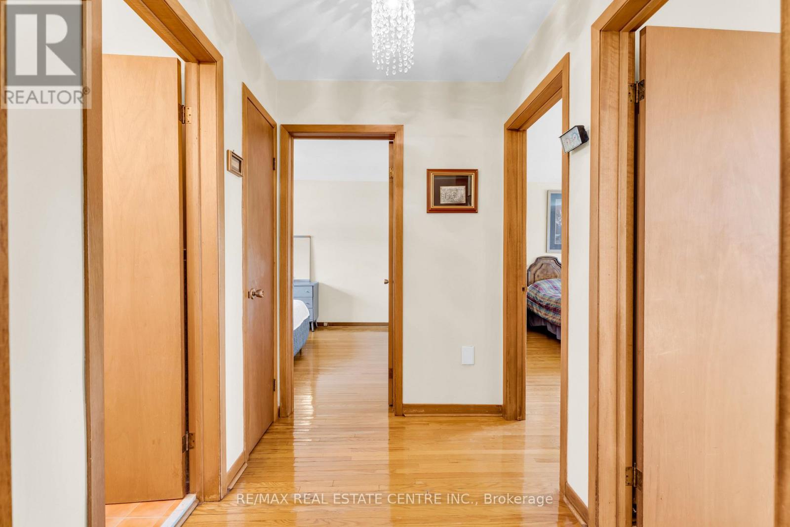 4 Dunreo Drive, Toronto (Downsview-Roding-Cfb), Ontario  M3L 2E9 - Photo 21 - W13790016
