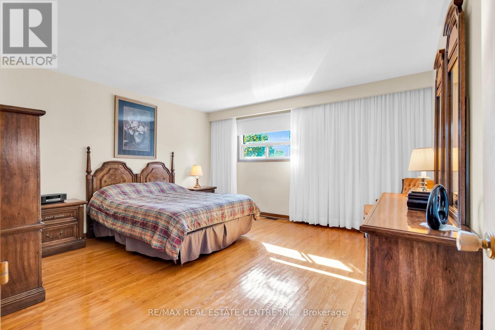 4 Dunreo Drive, Toronto (Downsview-Roding-Cfb), Ontario  M3L 2E9 - Photo 22 - W13790016