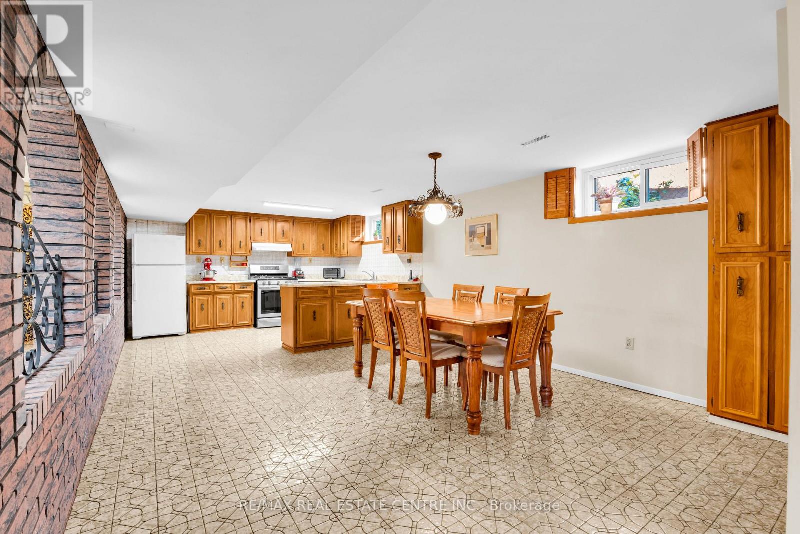 4 Dunreo Drive, Toronto (Downsview-Roding-Cfb), Ontario  M3L 2E9 - Photo 38 - W13790016