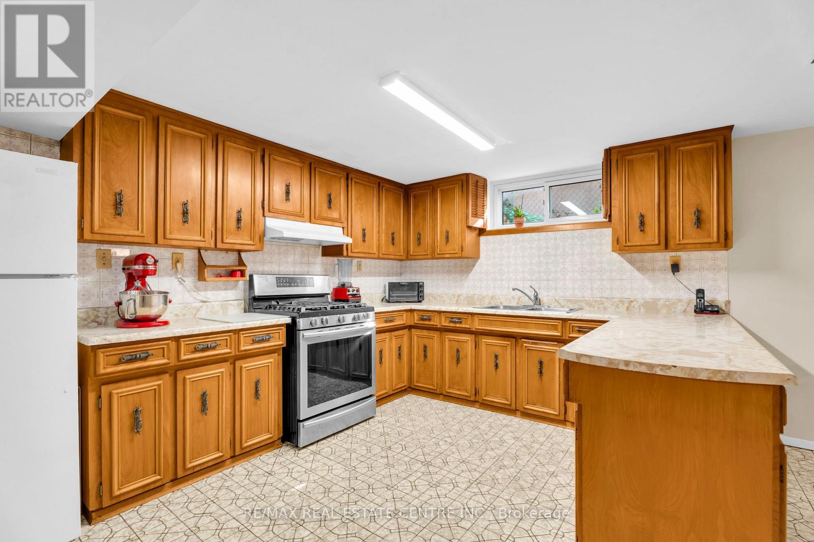 4 Dunreo Drive, Toronto (Downsview-Roding-Cfb), Ontario  M3L 2E9 - Photo 40 - W13790016