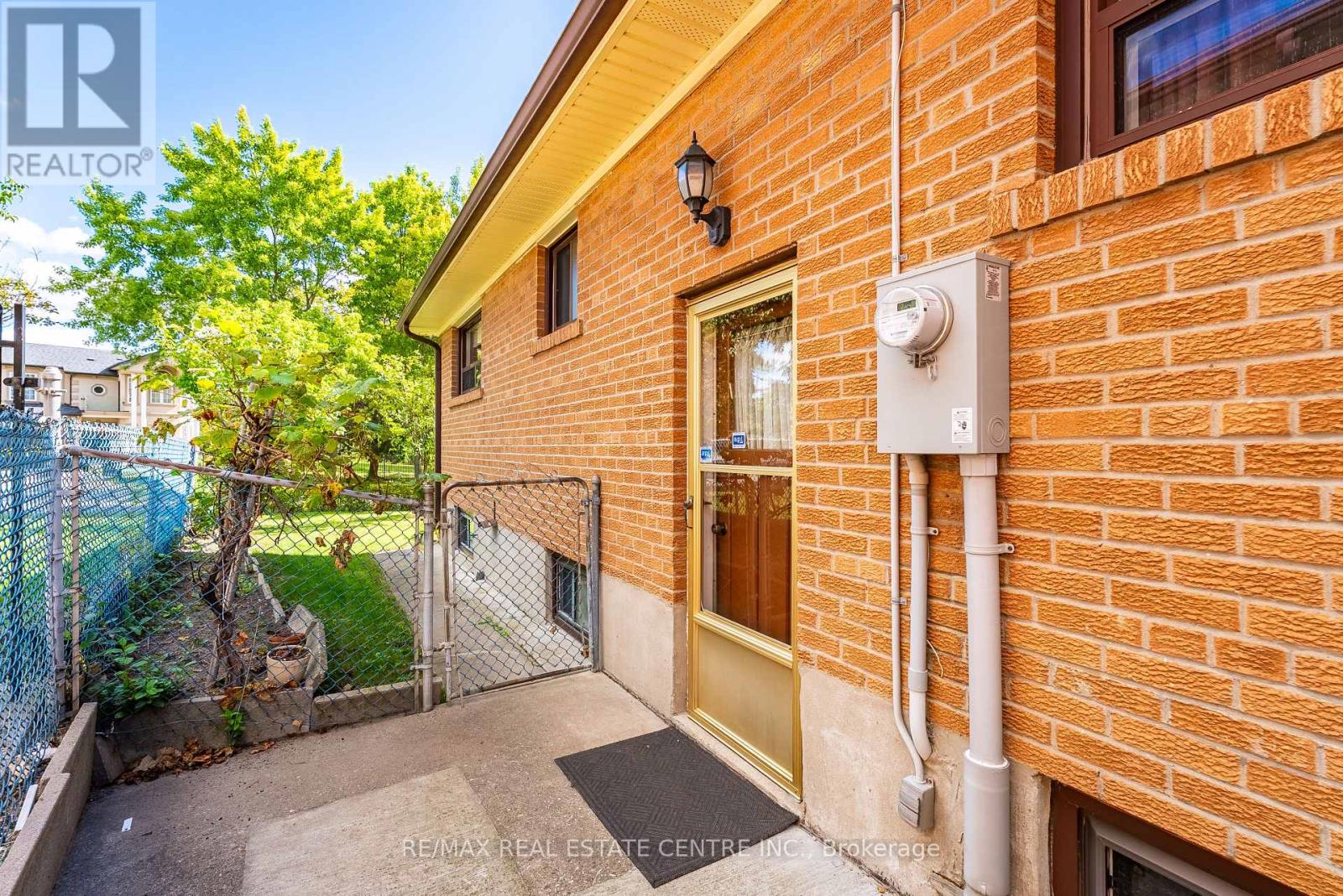 4 Dunreo Drive, Toronto (Downsview-Roding-Cfb), Ontario  M3L 2E9 - Photo 50 - W13790016