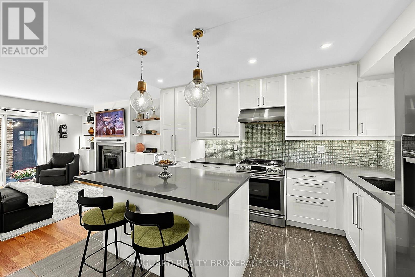 336 Dingle Court, Caledon (Bolton North), Ontario  L7E 4T1 - Photo 8 - W13790080