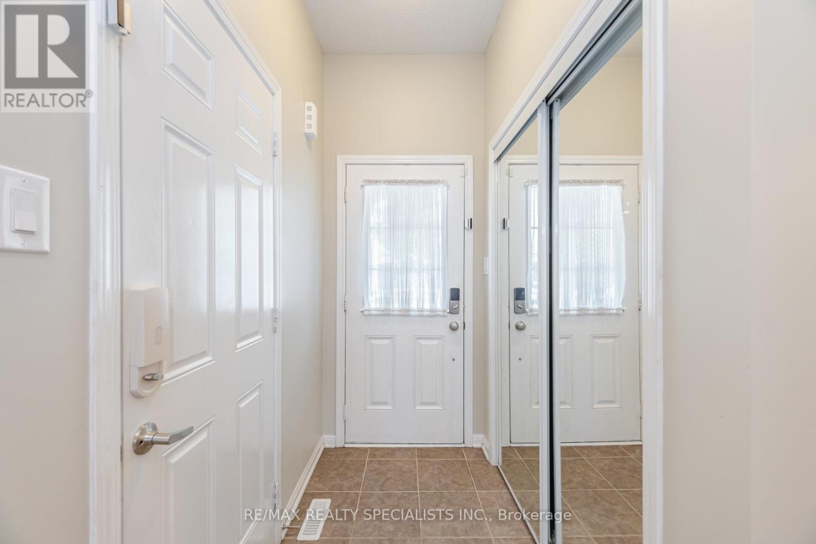 210 Woodley Crescent, Milton (Wi Willmott), Ontario  L9T 8B8 - Photo 6 - W13790318