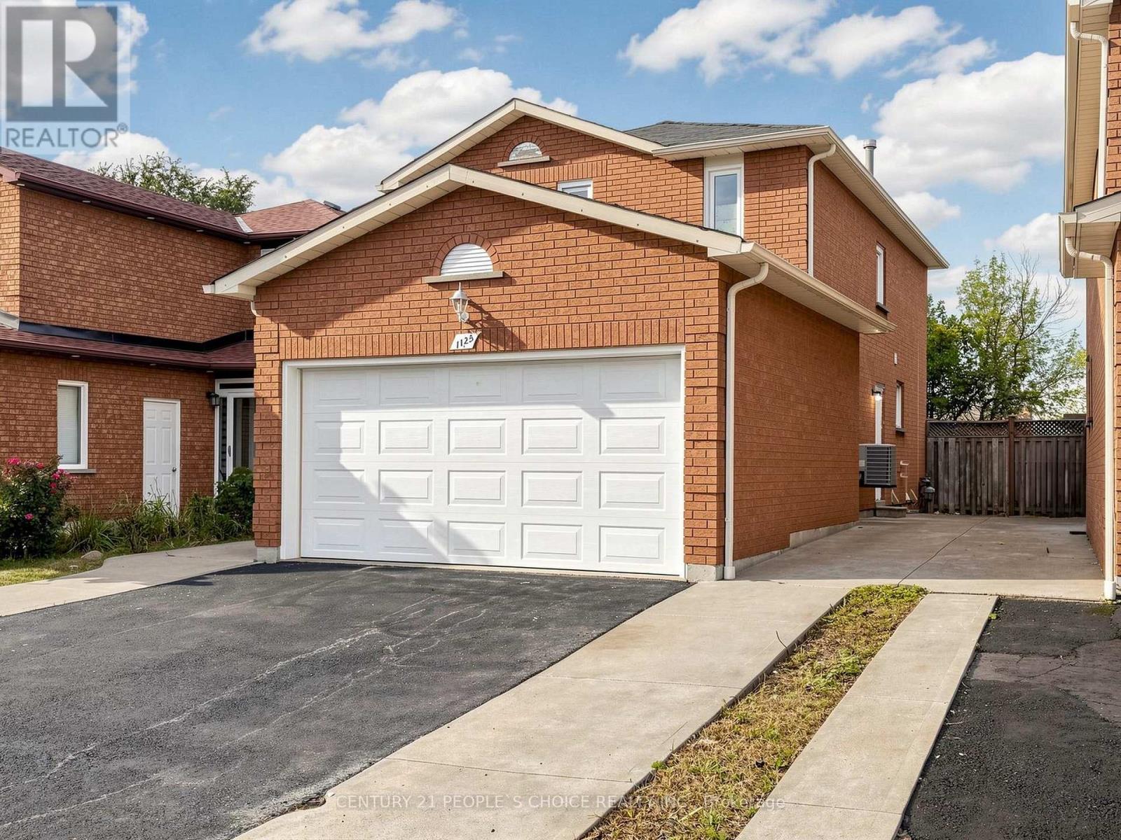 1125 Ivandale Drive, Mississauga (East Credit), Ontario  L5V 1A9 - Photo 2 - W13790416