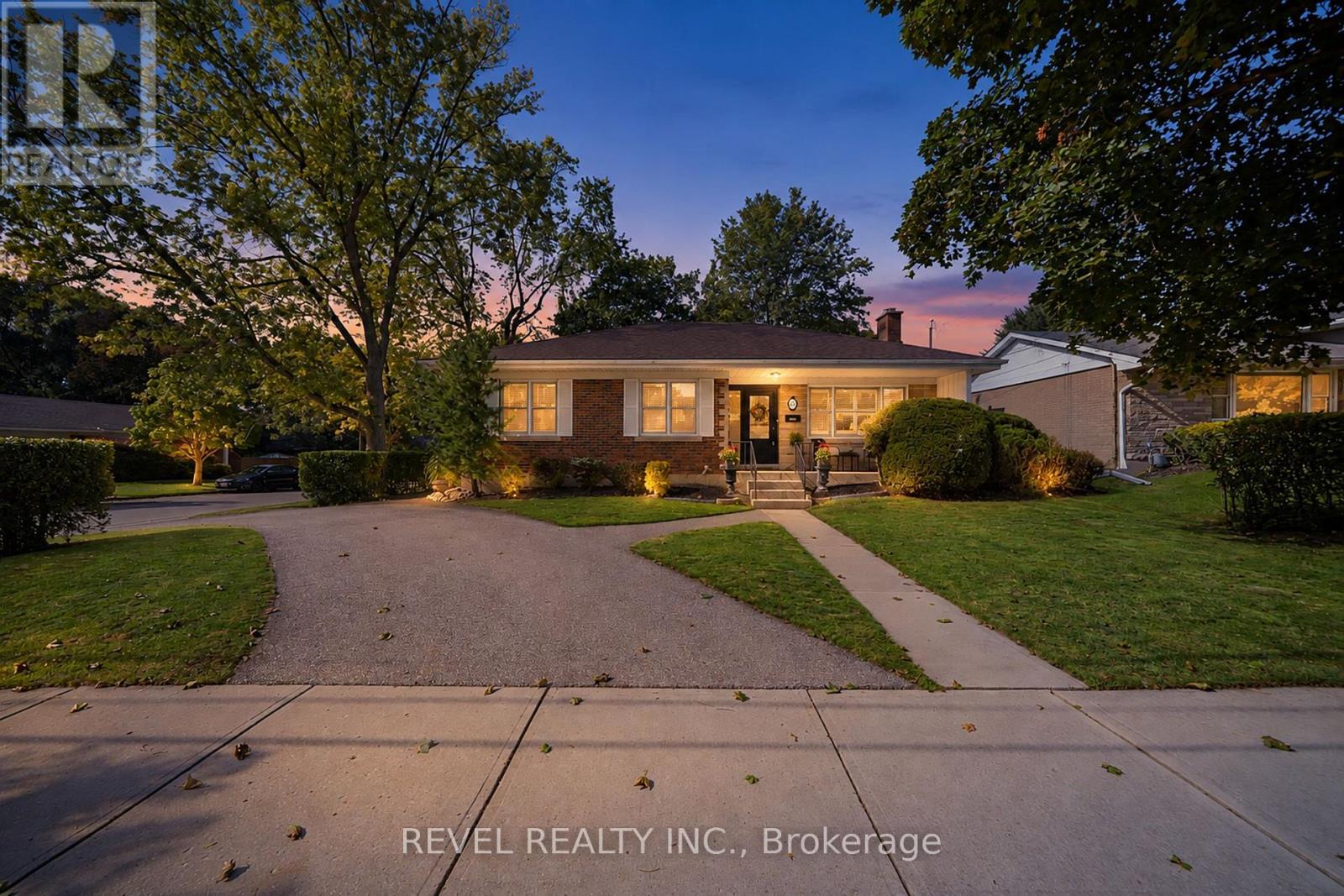 57 Devon Street, Brantford, Ontario  N3R 1M5 - Photo 2 - X13789978